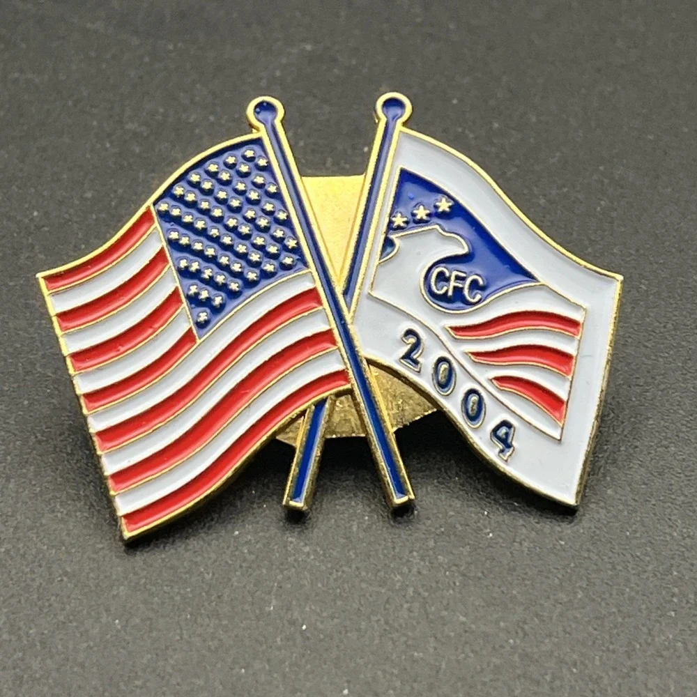 USA America 2004 CFC Combined‎ Federal Campaign Crossed Flags Lapel Hat Pin